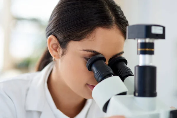 Things Lot Different Lens Young Scientist Using Microscope Lab — Fotografia de Stock