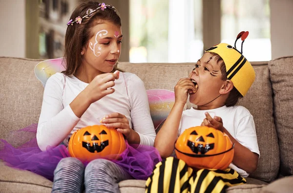 Dont Eat All Once Young Brother Sister Eating Halloween Candy — 图库照片