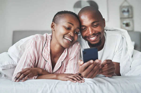 Something Aww Start Day Happy Young Couple Using Smartphone Together — Fotografia de Stock