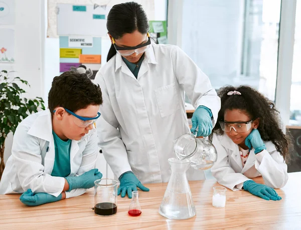 Watch What Happens Adorable Little Boy Girl Conducting Scientific Experiment — ストック写真