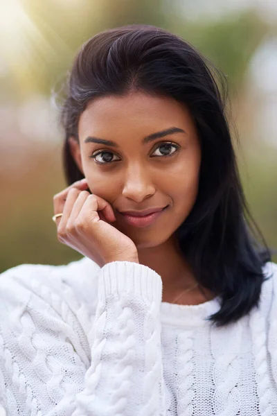 Shes Perfect Every Way Beautiful Young Woman Standing Outdoors — Zdjęcie stockowe