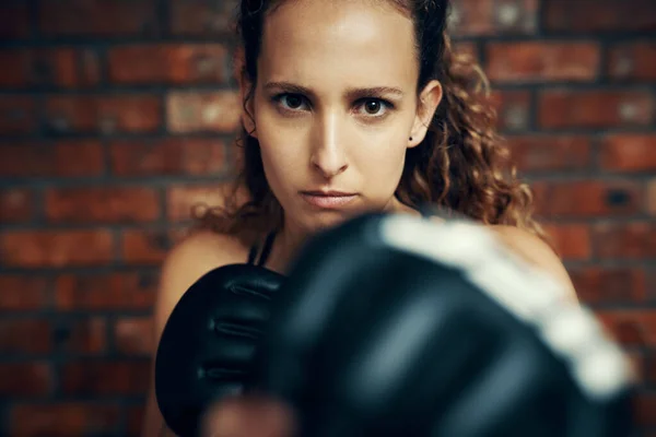 Shes Bad Get Cropped Portrait Female Kick Boxer Practicing Gym — Stock Photo, Image
