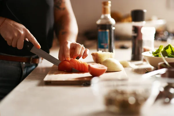 Ripe Tomatoes Make Delicious Sauce Woman Slicing Tomato While Preparing —  Fotos de Stock