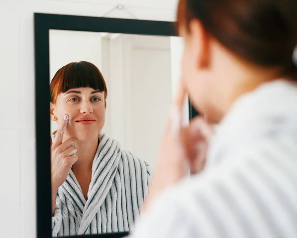 Your Beautiful Face Deserves All Pampering Can Get Attractive Young — Stok Foto