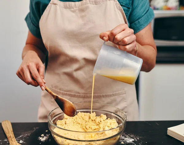 Its Going Taste Great End Unrecognizable Woman Baking Her Kitchen — Foto de Stock