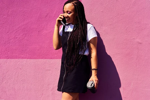 Staying Touch Easy Technology Attractive Young Woman Standing Pink Wall — Stock Fotó