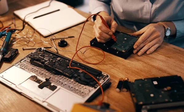 Fixing Hard Drive Saving Data Unrecognizable Female Computer Technician Repairing — Foto Stock