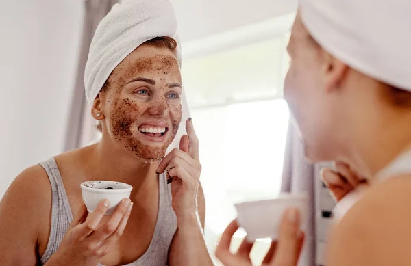 Excited New Routine Attractive Young Woman Applying Coffee Mask Her — Zdjęcie stockowe