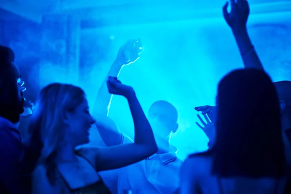 Let Music Take Crowd People Dancing Club Night — Zdjęcie stockowe