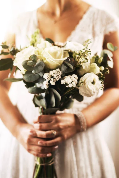 New Chapter Life Begins Today Unrecognizable Bride Holding Bouquet Flowers — Foto de Stock