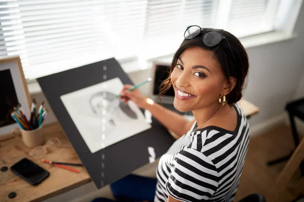 Studio Happy Place Portrait Attractive Young Artist Drawing Portrait Woman — Foto de Stock
