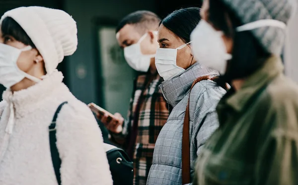 Traveling People Wearing Face Mask Covid Pandemic Crowd Public Airport — 스톡 사진