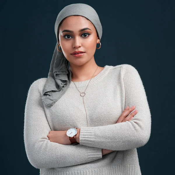 Learn Love Person You Attractive Young Woman Wearing Headscarf Standing — Stockfoto