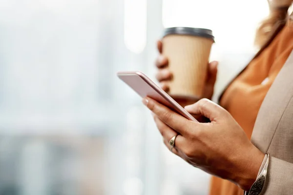 Lets Meet Work Unrecognizable Businesswoman Drinking Coffee Using Cellphone Her — Stok fotoğraf