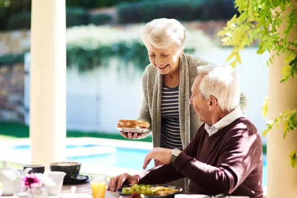 Were Starting Our Morning Healthy Note Affectionate Senior Couple Enjoying — Fotografia de Stock