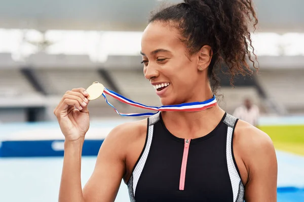 Glory Gold Attractive Young Female Athlete Posing Her Gold Medal — Foto de Stock