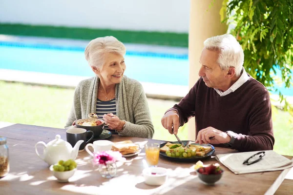 Were Living Happy Healthy Life Affectionate Senior Couple Enjoying Meal — 图库照片