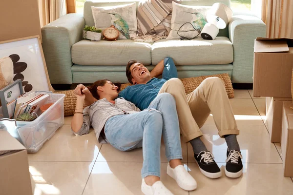 Should Get Back Unpacking Couple Lying Floor New Home — Stockfoto