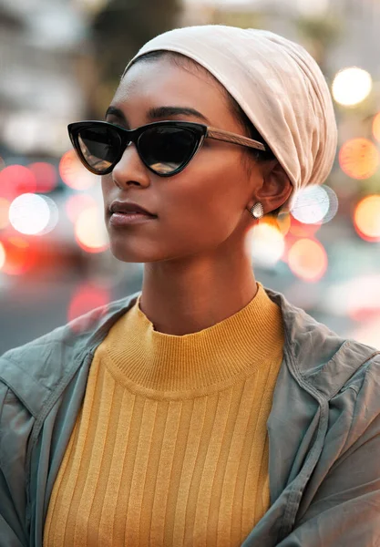 Looking Next Place Visit Attractive Young Woman Wearing Hijab Sunglasses — Foto Stock