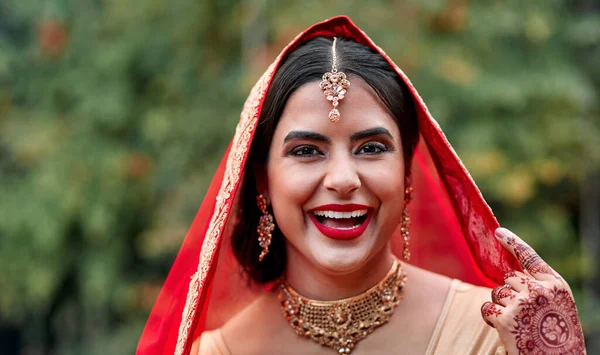 Γαμπρός Της Ξετρελαθεί Μια Όμορφη Ινδουίστρια Νύφη — Φωτογραφία Αρχείου