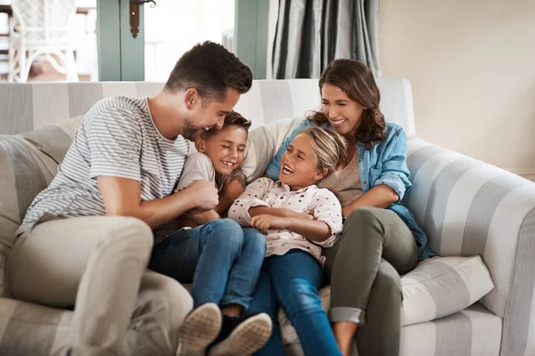 Take Every Opportunity Spend Time Family Happy Young Family Four — Foto Stock