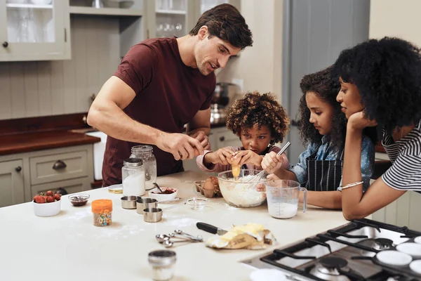Baking Great Way Brings Family Together Young Couple Baking Home — Stockfoto