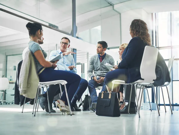 Group Talking Business Professionals Sitting Together Circle Team Meeting Bunch — Stockfoto