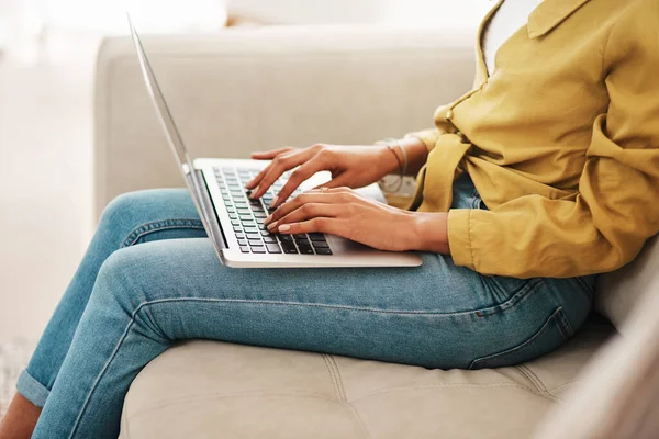 Always Creating Unrecognizable Businesswoman Sitting Her Couch Blogging Her Laptop — 图库照片