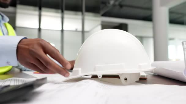 Architect Technician Civil Engineer Putting His Hardhat Safety Getting Ready — Stock videók
