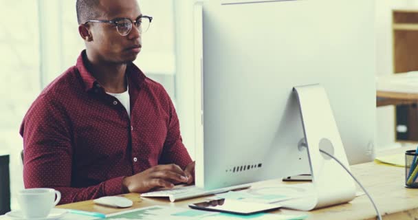 Young Serious Focused Black Professional Business Man Working Computer Modern — Vídeo de Stock