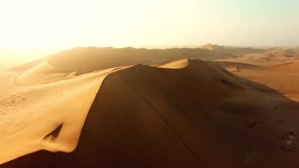 Hiking Adventure Exploration Male Hiker Exploring Sand Dunes Rugged Terrain — Stock video