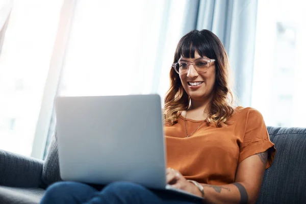 Never Bored Always Entertained Young Woman Using Her Laptop While — 스톡 사진