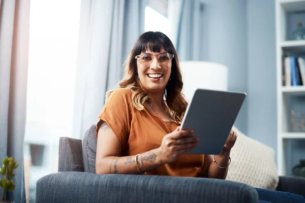 You Always Learn Something New Online Young Woman Using Digital — Fotografia de Stock