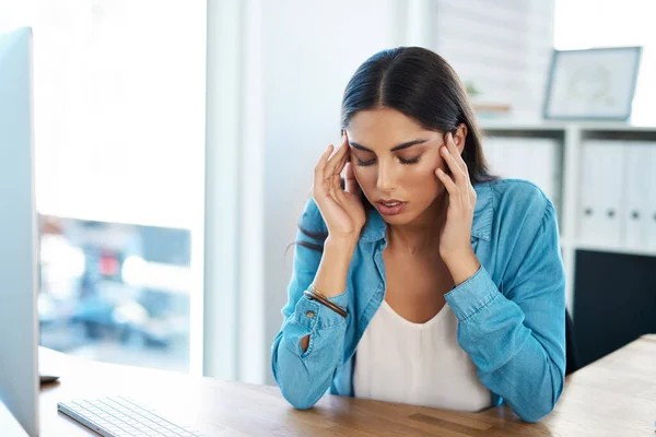 Here Comes Stubborn Tension Headache Again Young Businesswoman Looking Stressed — Fotografia de Stock