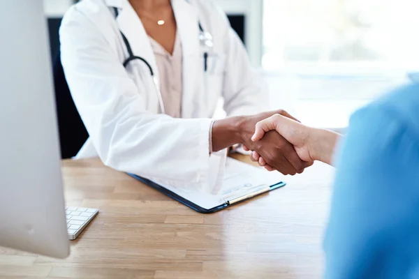 Most Important Relationship Can Have Doctor Shaking Hands Patient Her — Foto Stock