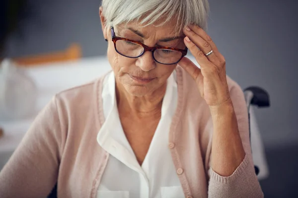 Really Cant Handle Pain Senior Woman Suffering Headache While Sitting — ストック写真