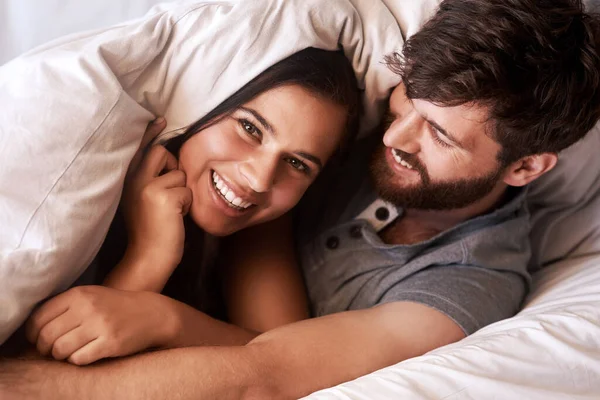 Love All Have Happy Young Couple Covering Themselves Blanket Bed — Stockfoto
