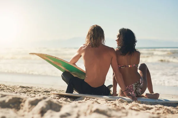 Fell Love His Passion Surfing Young Couple Sitting Beach Surfboards — Stock Fotó