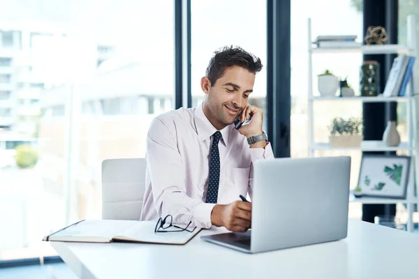Website Allows Solve Customer Issues Immediately Businessman Talking His Cellphone — Foto de Stock
