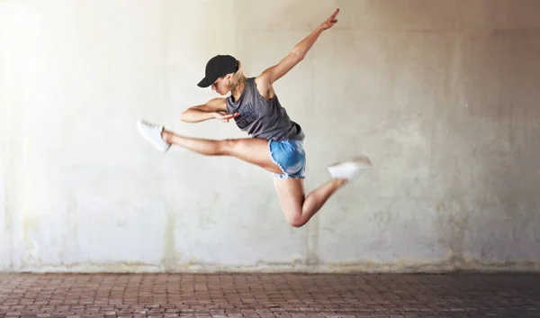 Jumping New Heights Dance Full Length Shot Attractive Young Woman — Foto de Stock