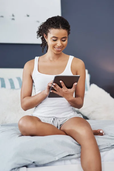 Much Catch Attractive Young Woman Using Her Digital Tablet While — Fotografia de Stock