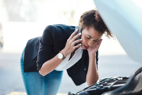 Need Someone Here Immediately Attractive Young Businesswoman Calling Roadside Assistance — Stockfoto