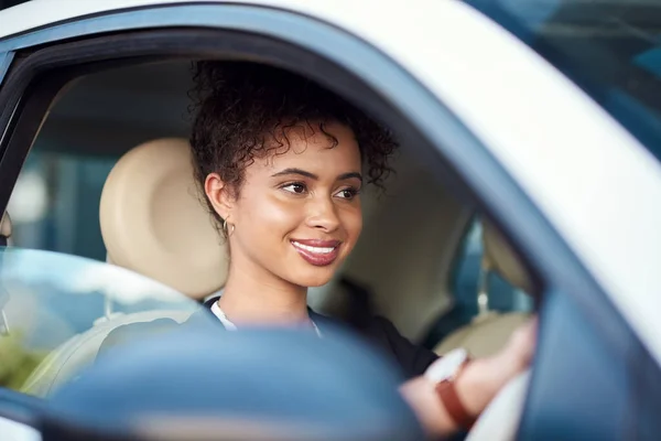 Youre Longer Passenger Attractive Young Businesswoman Smiling While Driving Her — 스톡 사진