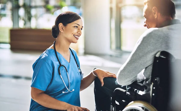 She Knows Just How Brighten Patients Day Friendly Medical Practitioner — Foto Stock