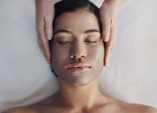 Glowing Skin Needs Lot Nourishment Young Woman Getting Facial Treatment — Zdjęcie stockowe