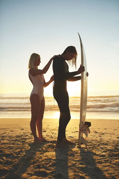 Almost Zipped Full Length Shot Young Couple Zipping His Wetsuit — Stockfoto