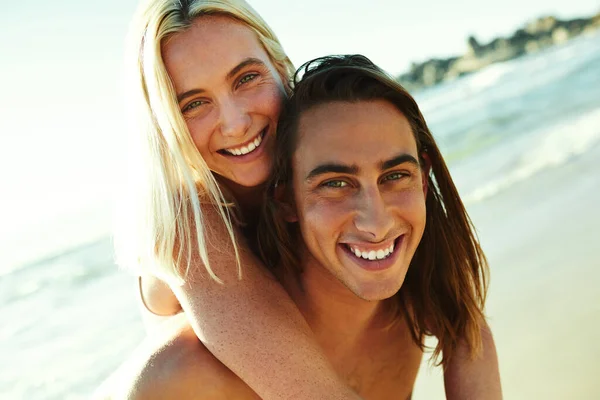 Sweethearts Totally Love Portrait Young Man Giving His Girlfriend Piggyback — Foto Stock