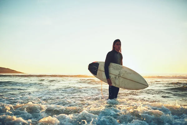 Enjoy Being Out Big Blue Sea Young Man Carrying Surfboard — Zdjęcie stockowe