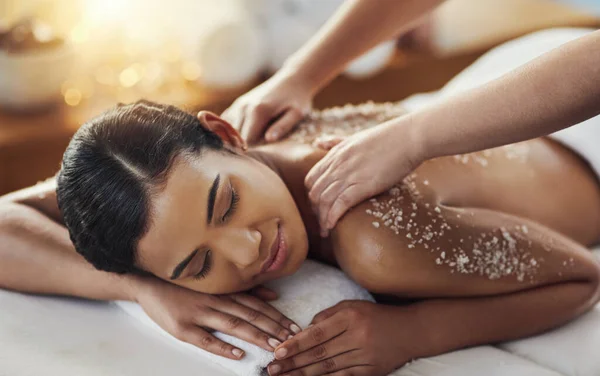 Ideal Treatment Skin Detoxification Young Woman Getting Exfoliating Massage Spa — Stockfoto