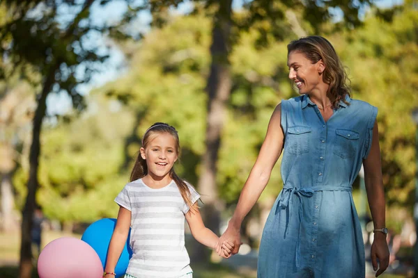 Nothing Says Fun Day Park Adorable Little Girl Holding Balloons — Foto Stock